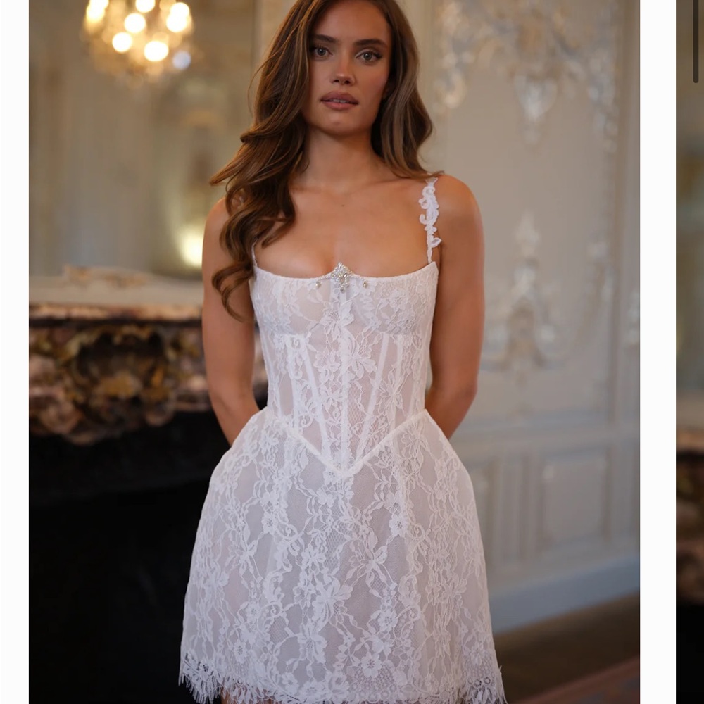 Rosie Etienne White Lace Bridal dress, size US4
Worn once